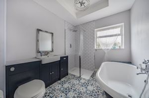 Family bathroom- click for photo gallery